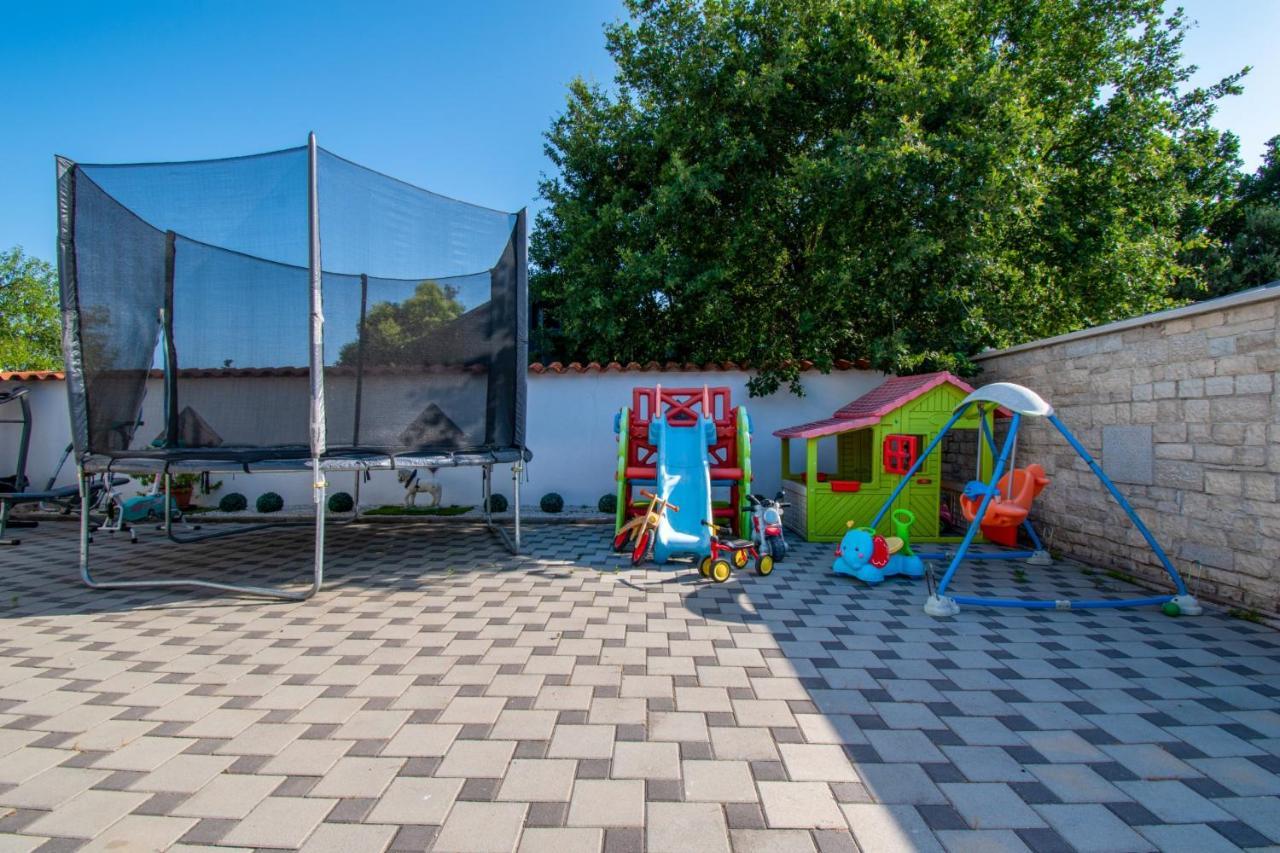 Apartments With Pool In Pula,Croatia Exterior photo