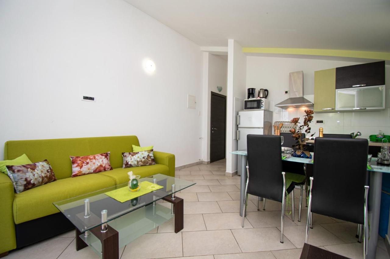 Apartments With Pool In Pula,Croatia Exterior photo